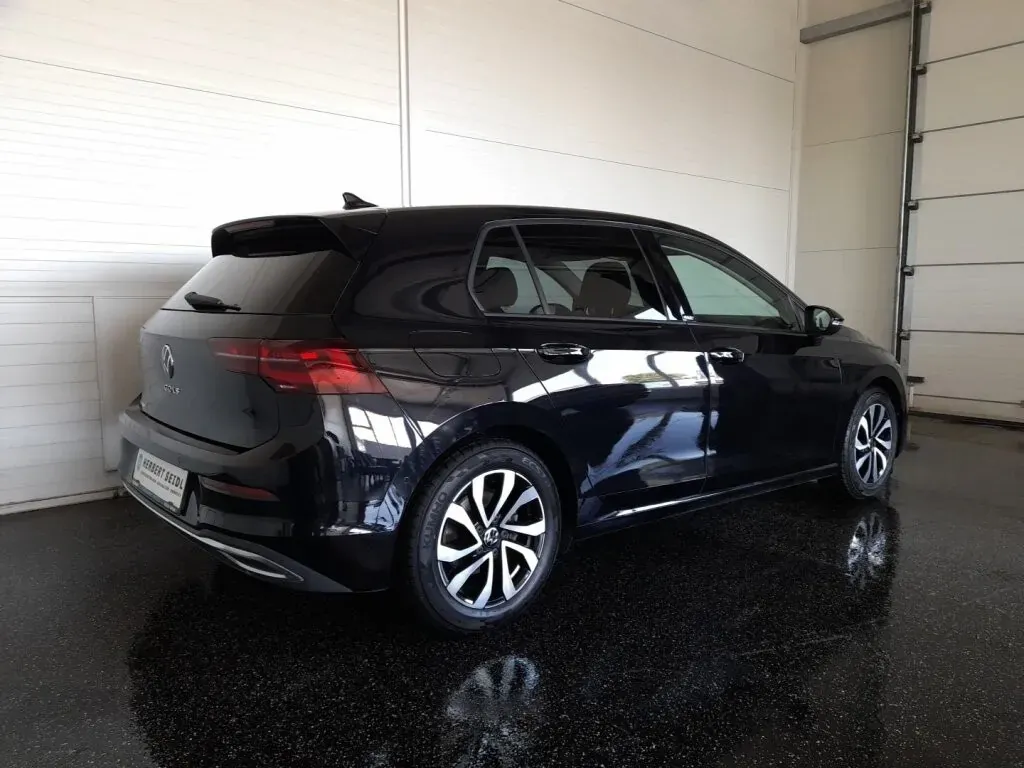 Volkswagen Golf 2022 photo 2