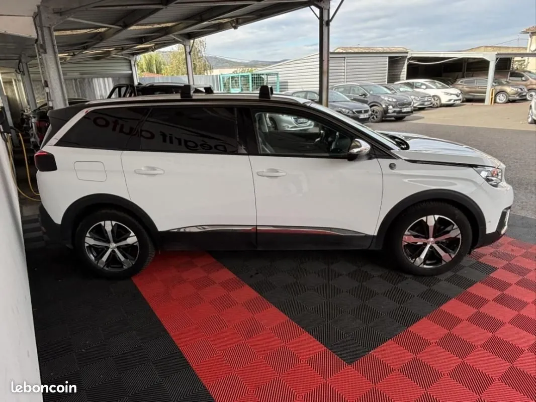 Peugeot 5008 2018 photo 5