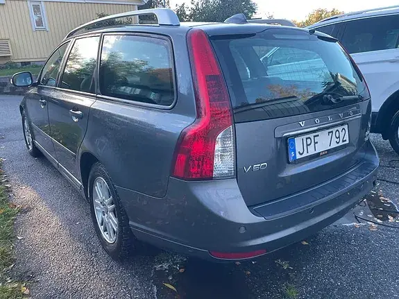 Volvo V50 2010 photo 2