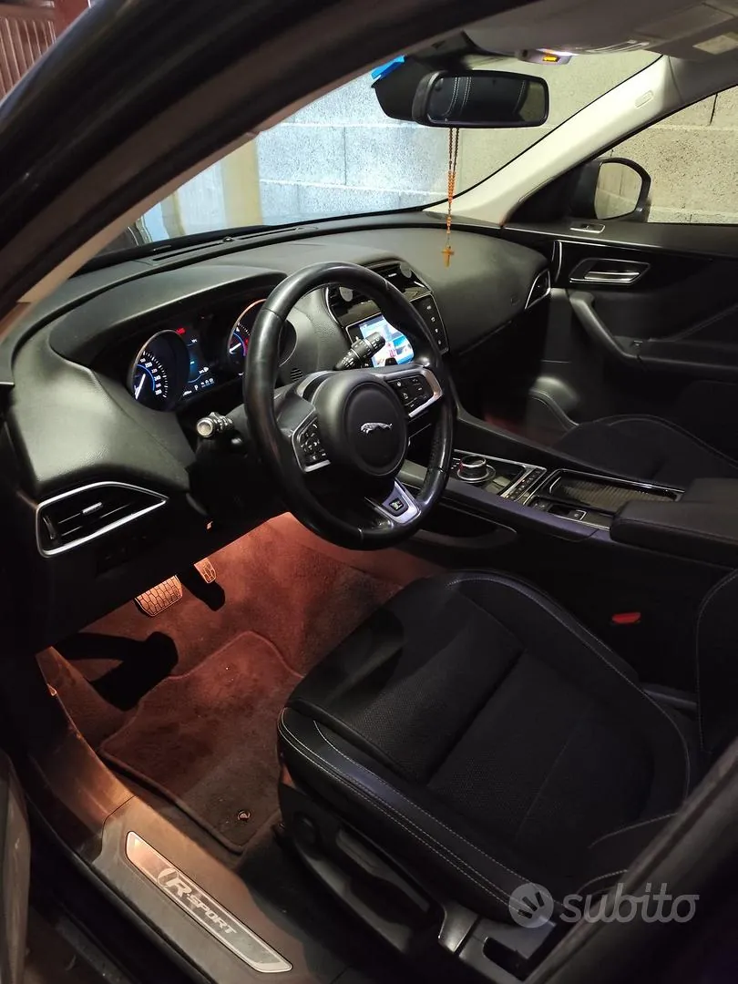 Jaguar F-Pace 2016 photo 2