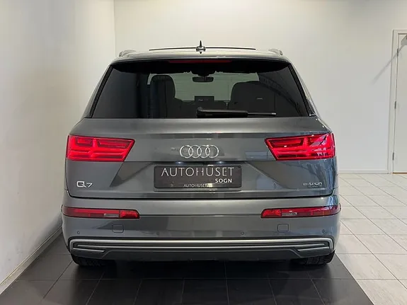 Audi Q7 2018 photo 5