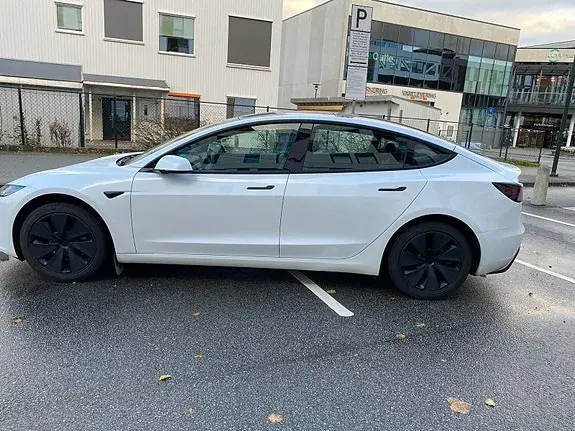 Tesla Model 3 2025 photo 3