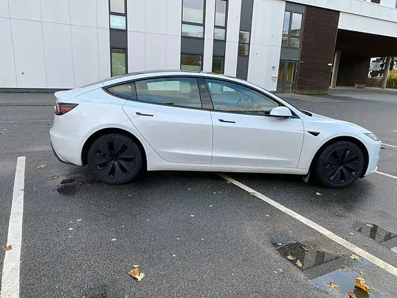 Tesla Model 3 2025 photo 4