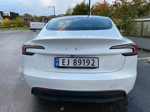 Tesla Model 3 2025 photo 2