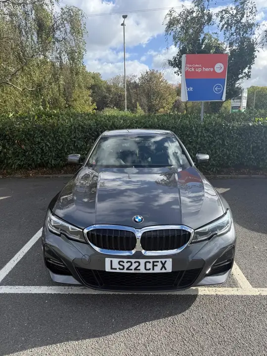 BMW 3 Series 2022 photo 2