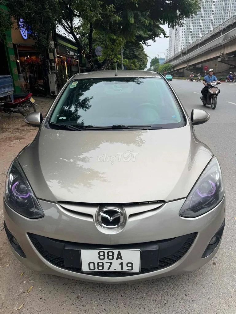 Mazda 2 2015 photo 2