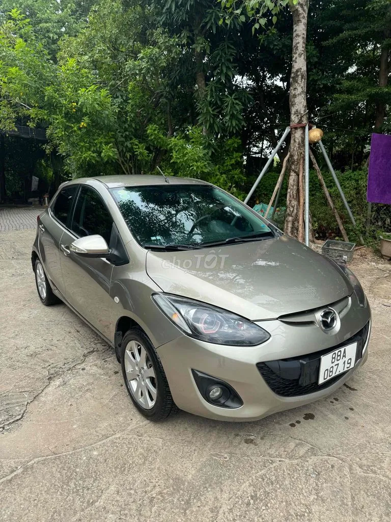 Mazda 2 2015 photo 4