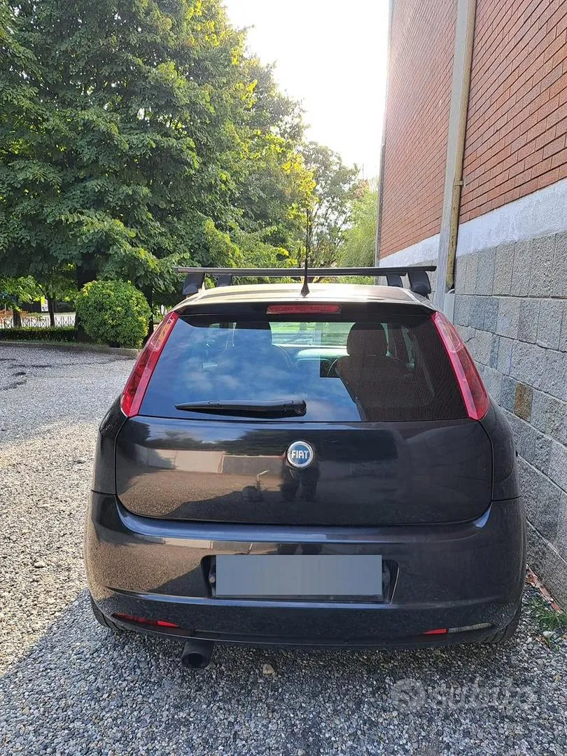 Fiat Grande Punto 2006 photo 2
