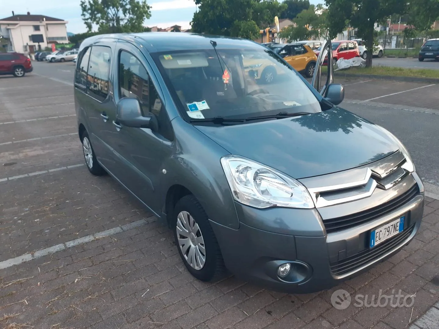 Citroen Berlingo 2010 photo 2