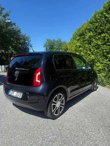 Volkswagen Up 2013 photo 2