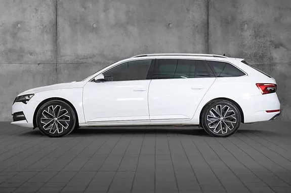 Skoda Superb 2023 photo 4