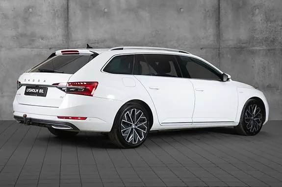 Skoda Superb 2023 photo 2