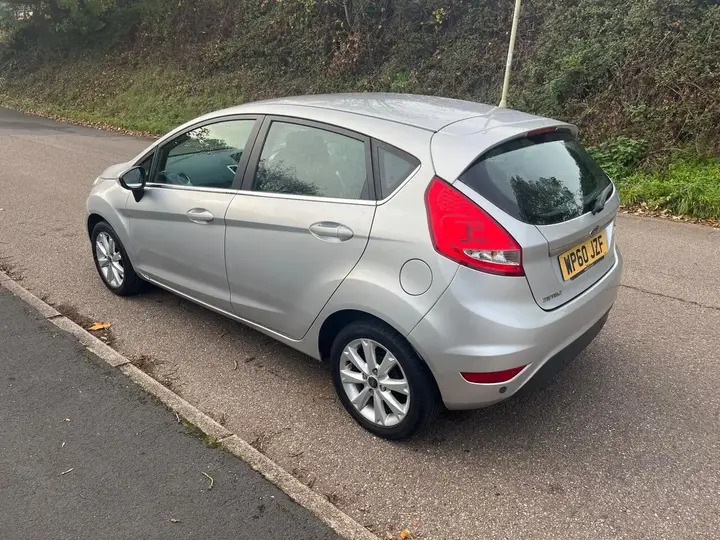 Ford Fiesta 2010 photo 4