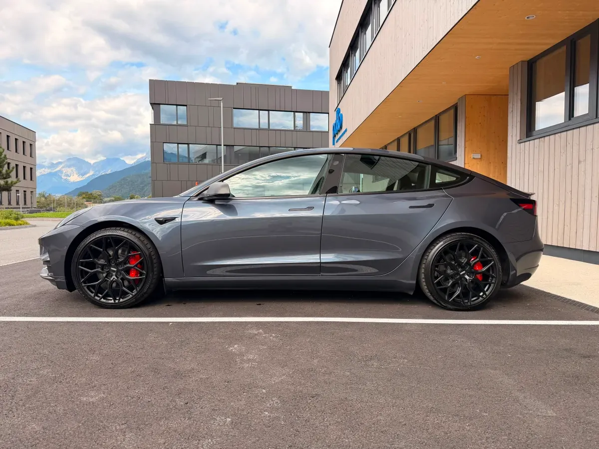 Tesla Model 3 2021 photo 2