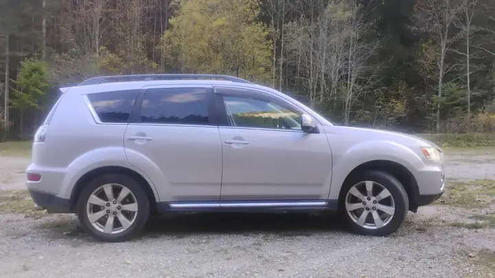 Mitsubishi Outlander 2011 photo 3