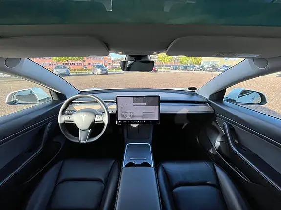 Tesla Model 3 2021 photo 2