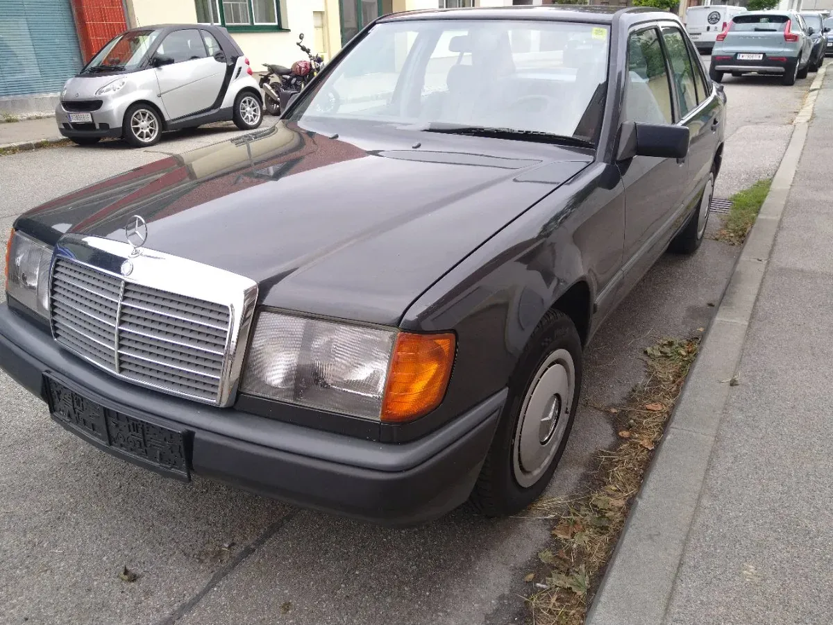 Mercedes-Benz E-Class 1988 photo 2