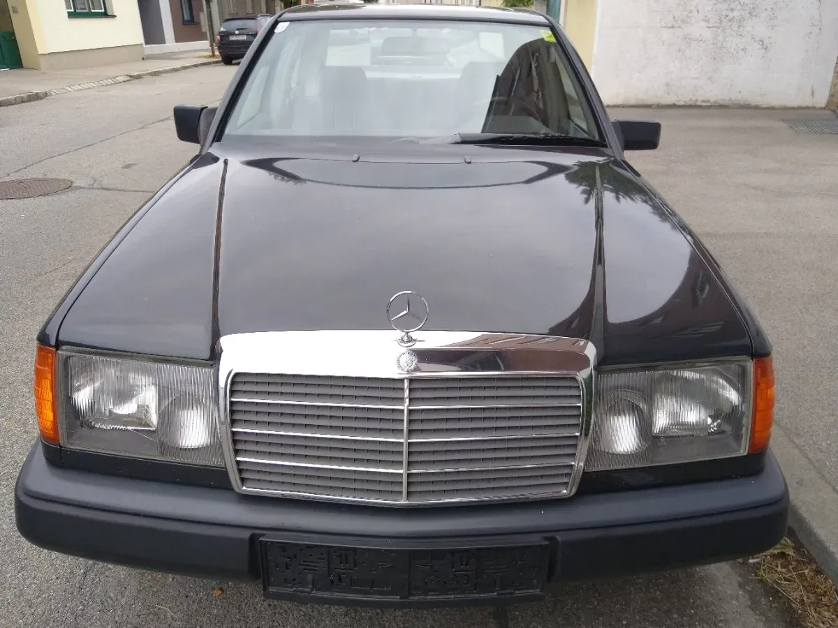 Mercedes-Benz E-Class 1988 photo 3