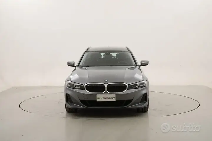 BMW 3 Series 2023 photo 2