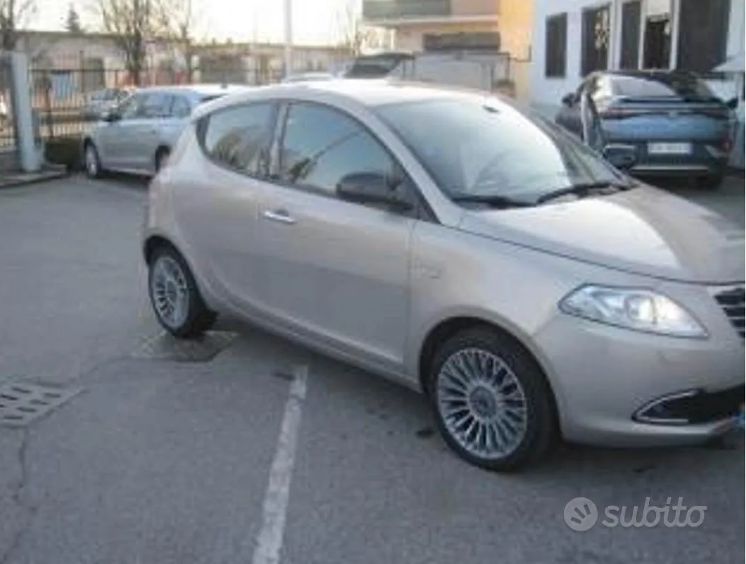 Lancia Ypsilon 2014 photo 2