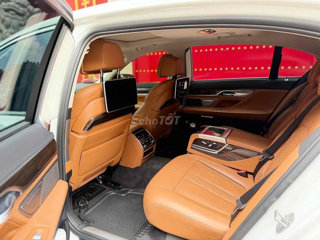 BMW 7 Series 2015 photo 3