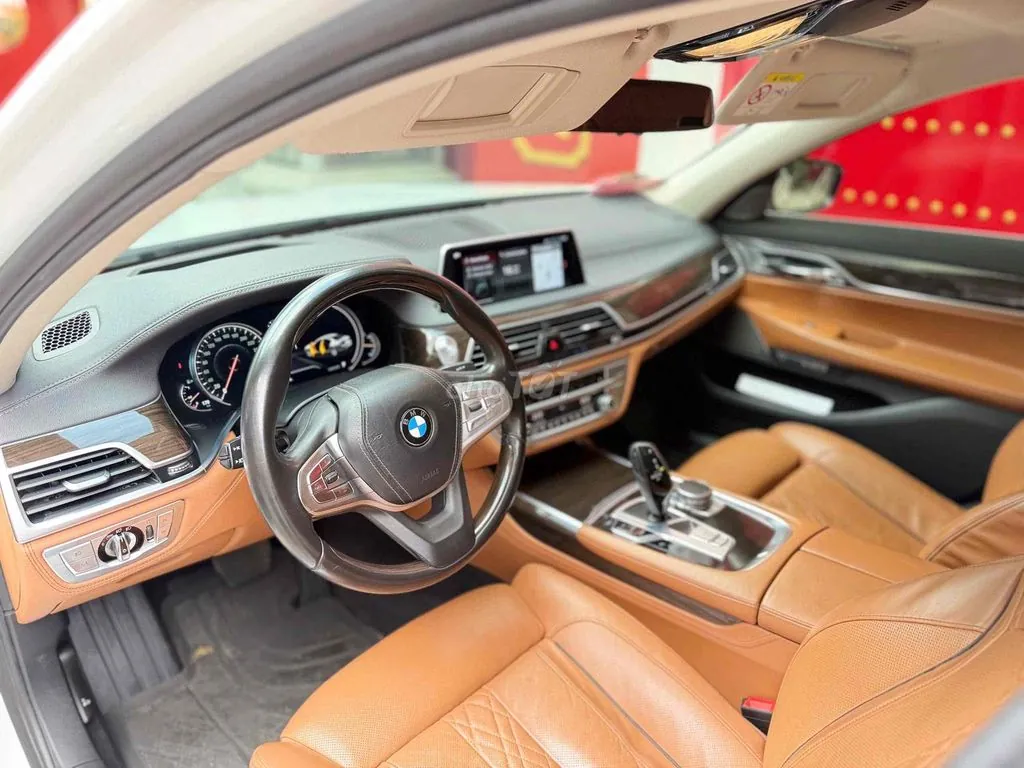 BMW 7 Series 2015 photo 4