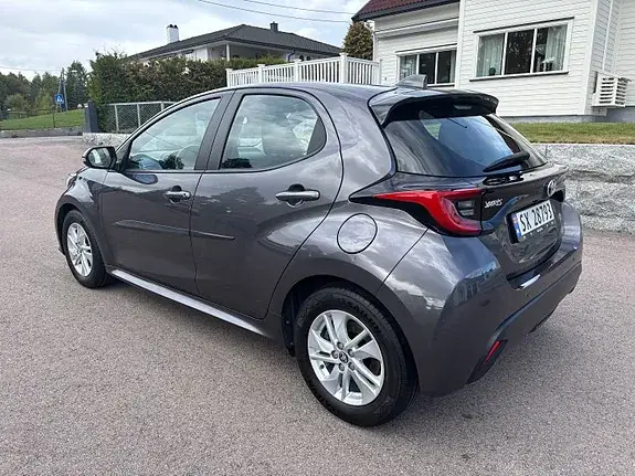 Toyota Yaris 2022 photo 2