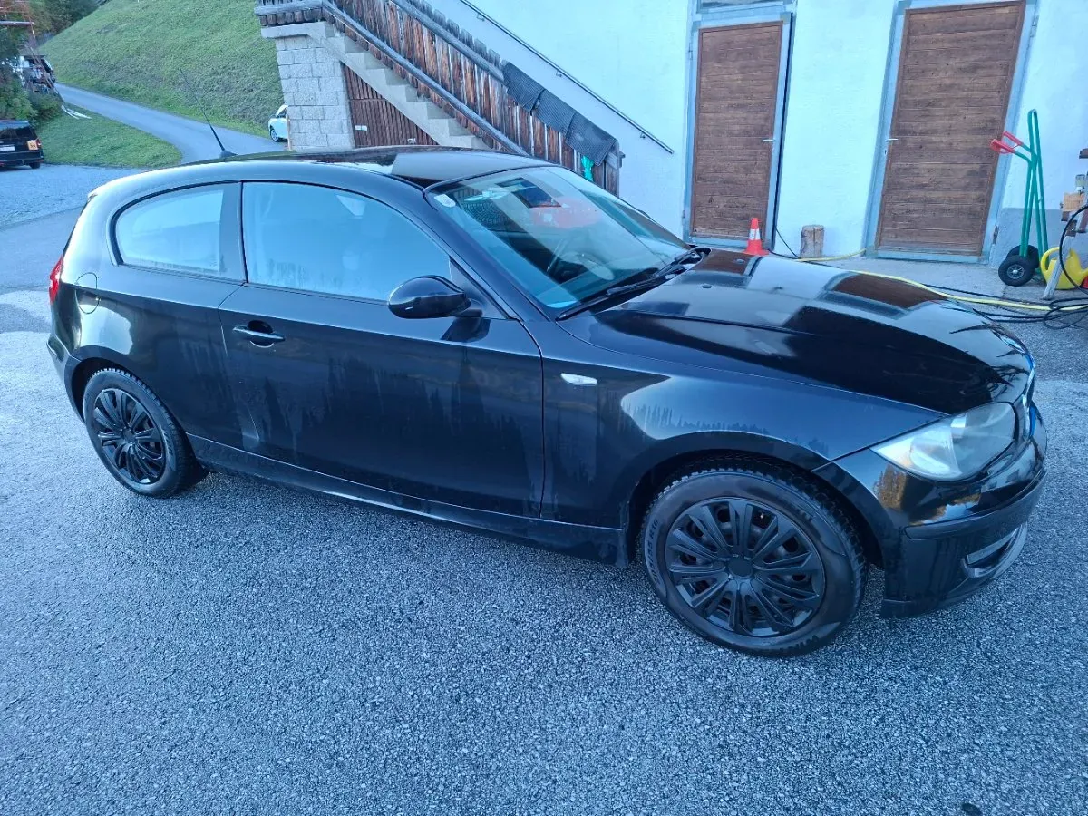 BMW 1 Series 2009 photo 2
