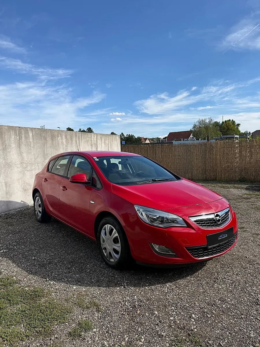 Opel Astra 2010 photo 3