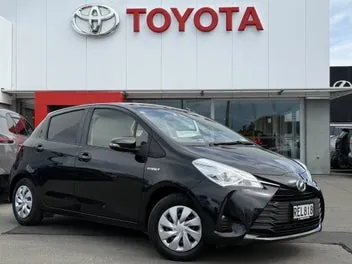 Toyota Vitz 2018 photo 2