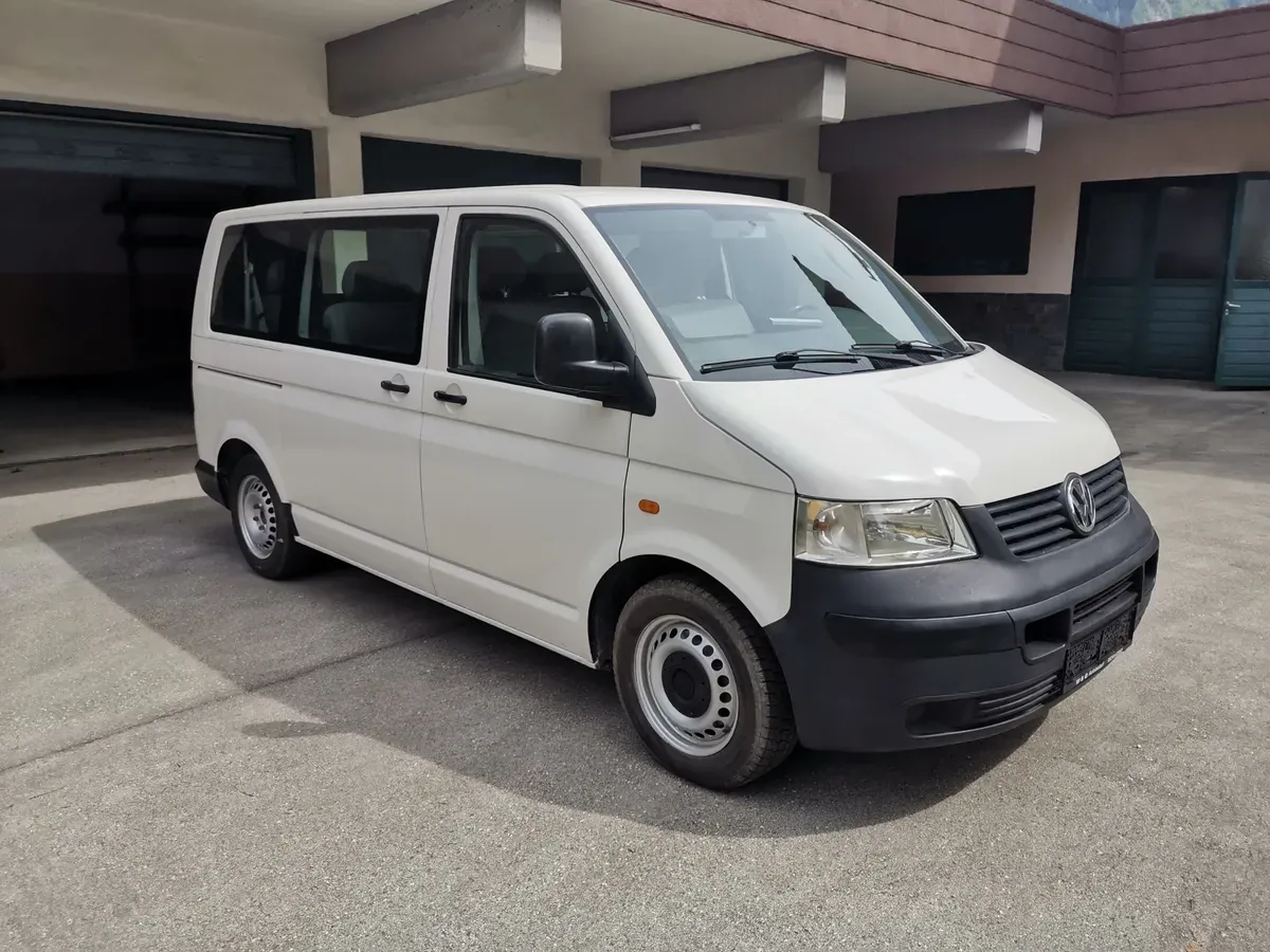 Volkswagen T5 2003 photo 2