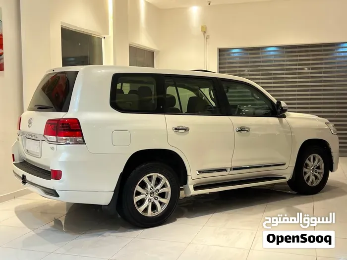 Toyota Land Cruiser Gxr 2018 photo 2