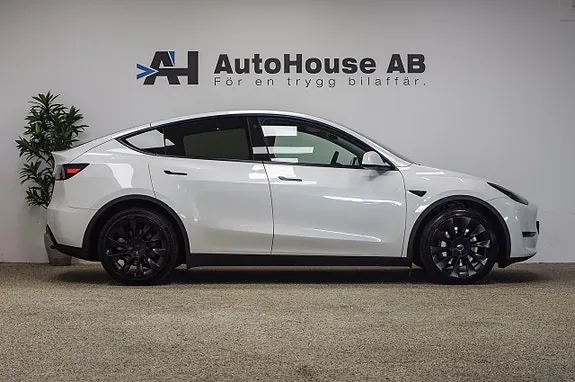 Tesla Model Y 2023 photo 3