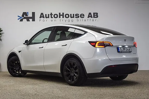 Tesla Model Y 2023 photo 2