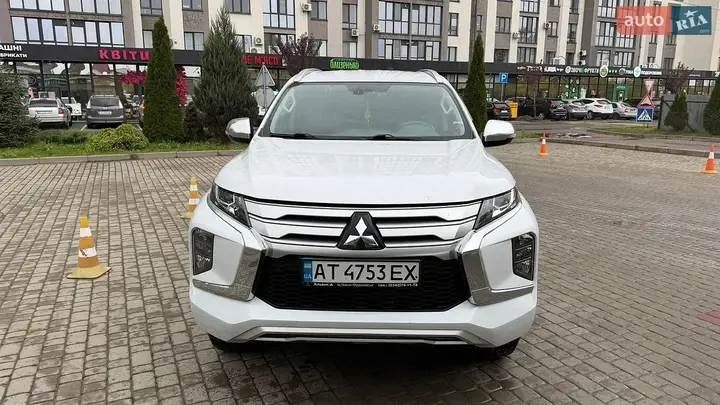 Mitsubishi Pajero Sport 2021 photo 3
