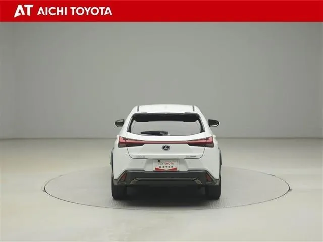 Toyota Ux250H 2021 photo 5