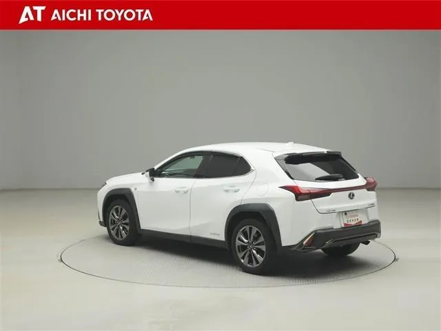 Toyota Ux250H 2021 photo 4