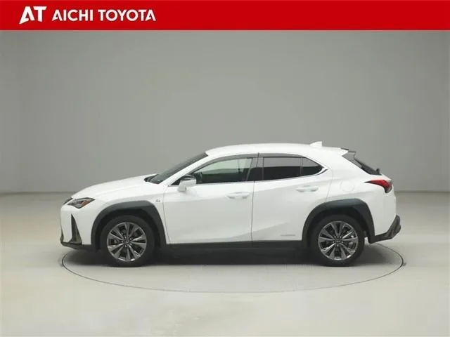 Toyota Ux250H 2021 photo 3