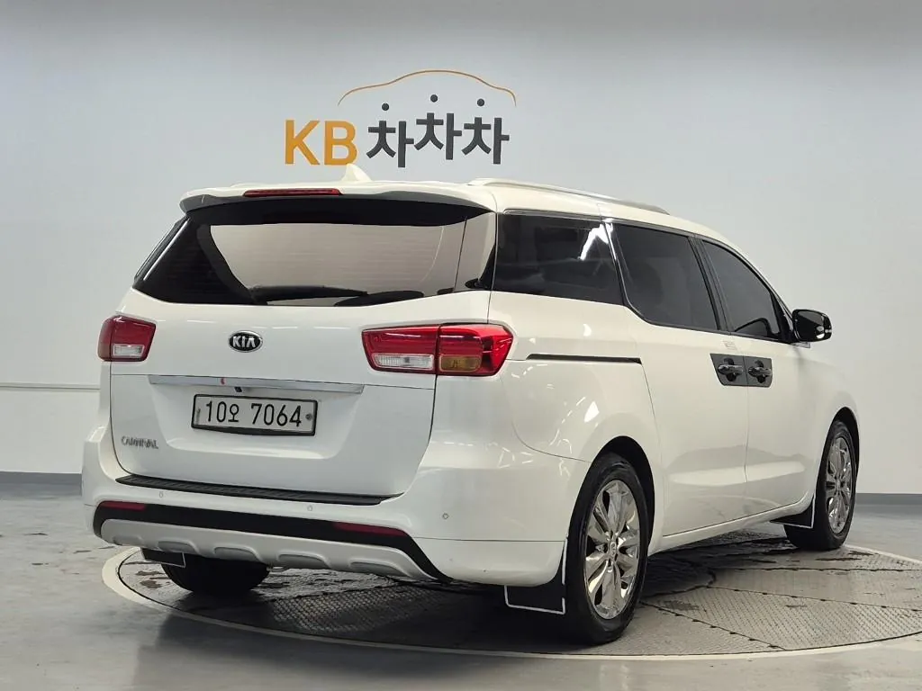 Kia Carnival 2016 photo 3