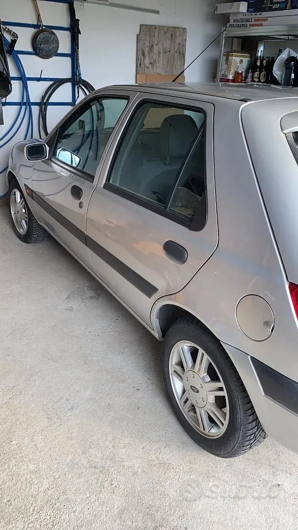 Ford Fiesta 1999 photo 2