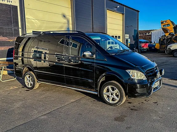 Mercedes-Benz Viano 2012 photo 2