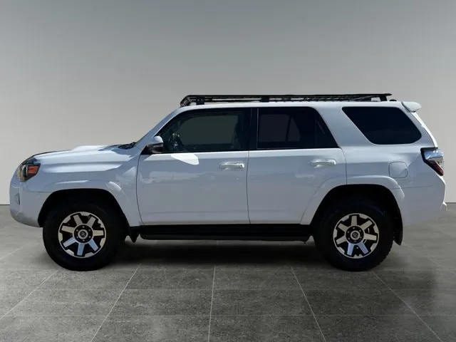 Toyota 4Runner 2017 photo 2