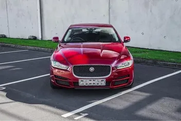Jaguar Xe 2016 photo 4