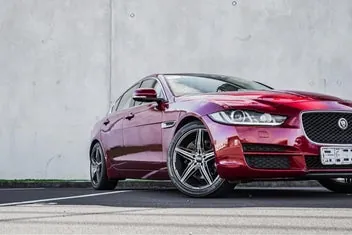 Jaguar Xe 2016 photo 3