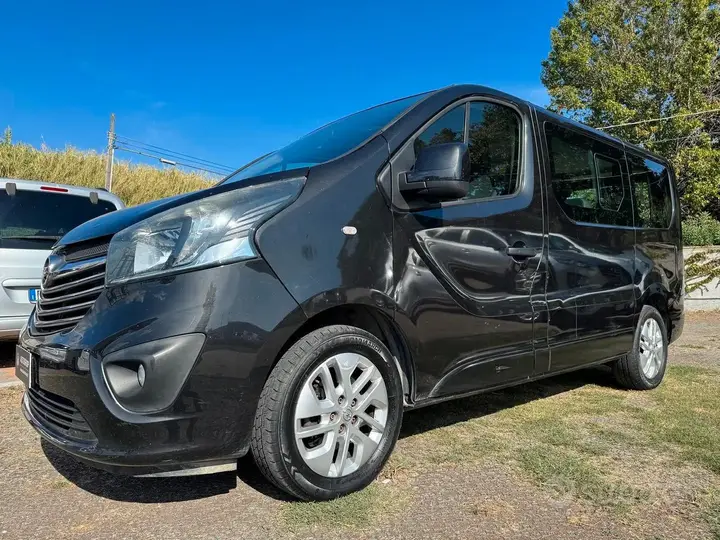 Opel Vivaro 2015 photo 2