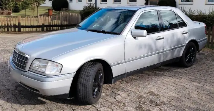 Mercedes-Benz C180 Elegance