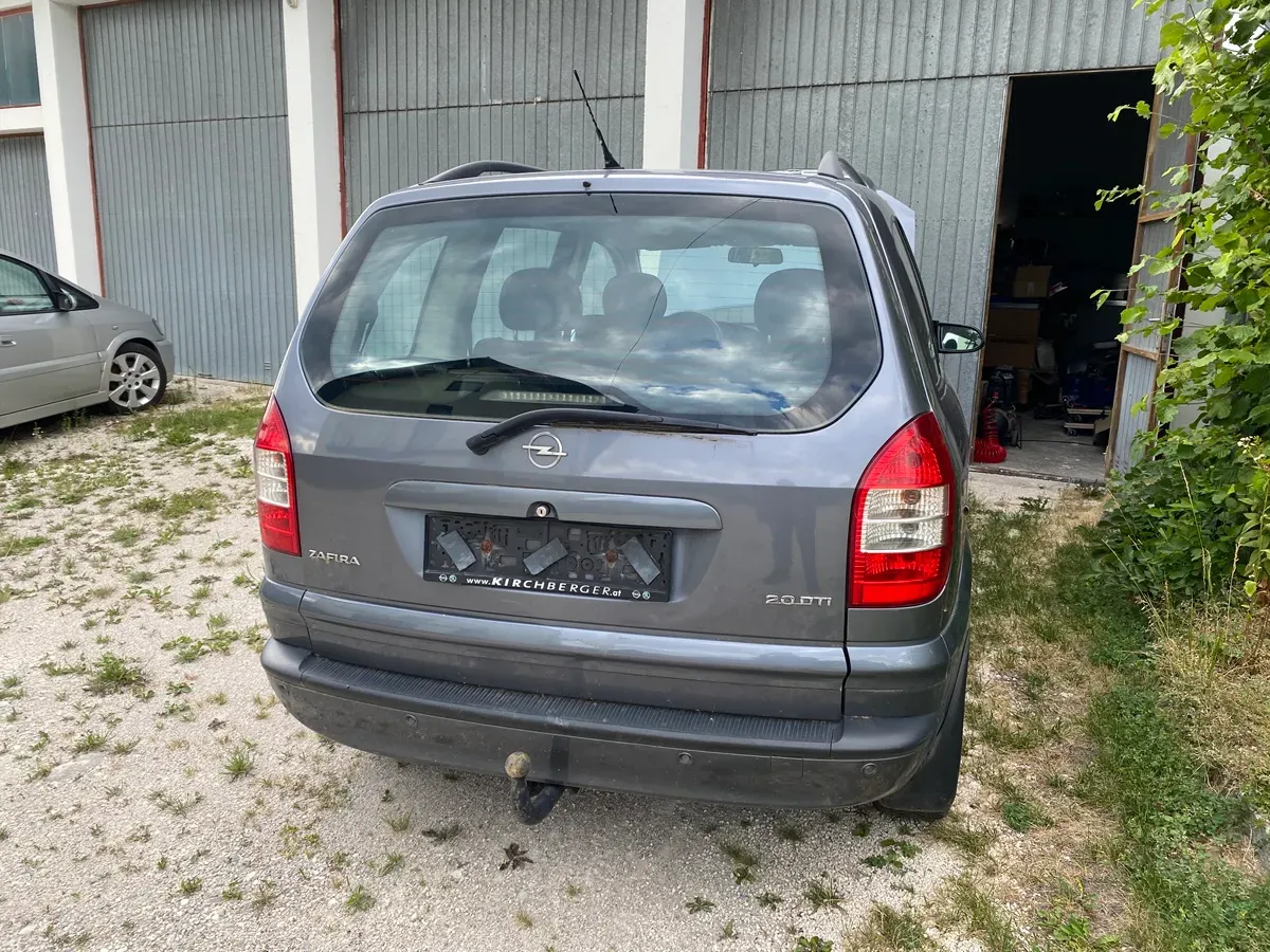 Opel Zafira 2004 photo 2
