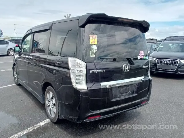 Honda Stepwagon 2013 photo 3