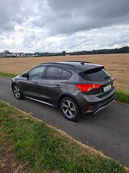 Ford Focus 2022 photo 2
