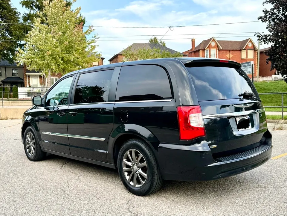 Chrysler Town & Country 2016 photo 4